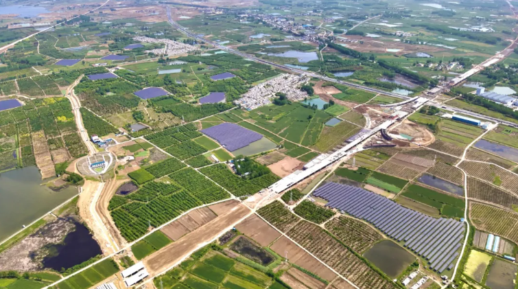 闲置坑塘变身“聚光盆”|澳门·沙金(中国)官方网站安徽肥东一期134MW项目成功并网发电！